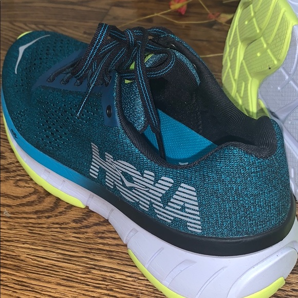 running shoes too big